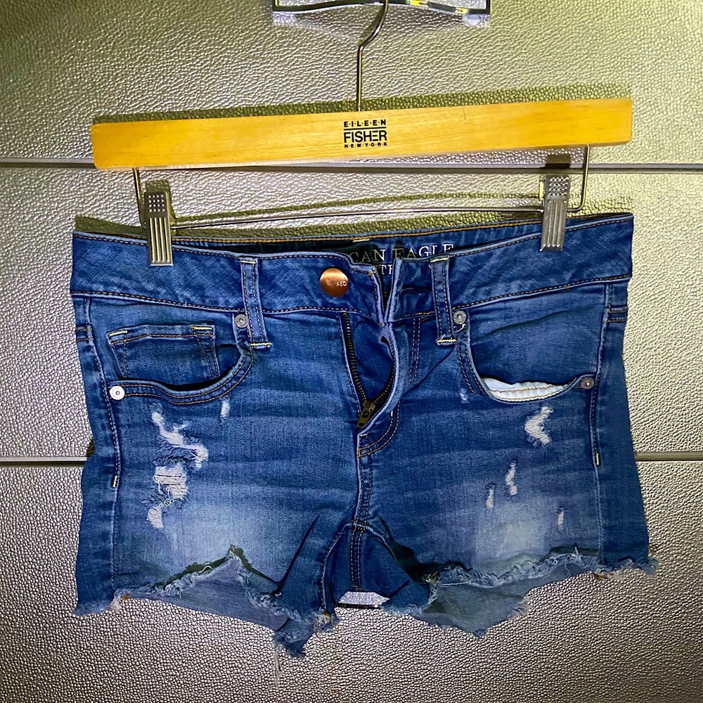 AMERICAN EAGLE OUTFITTERS Super Stretch Mid Rise shorts size 4
